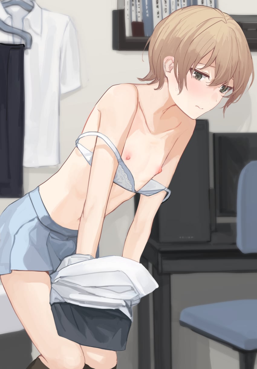 原创 1名男孩 露肩 黑袜 金发 蓝色胸罩