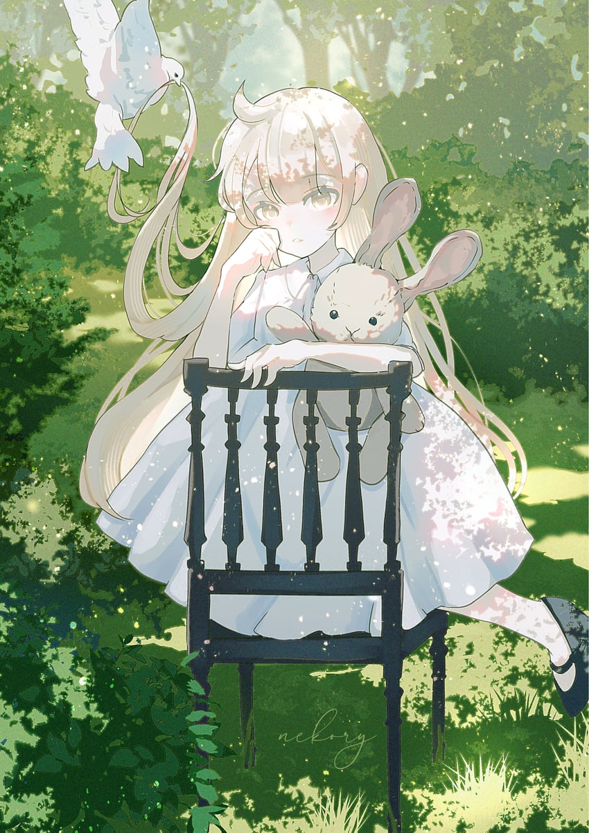 原创 1名女孩 动物 叼着 鸟 黑鞋