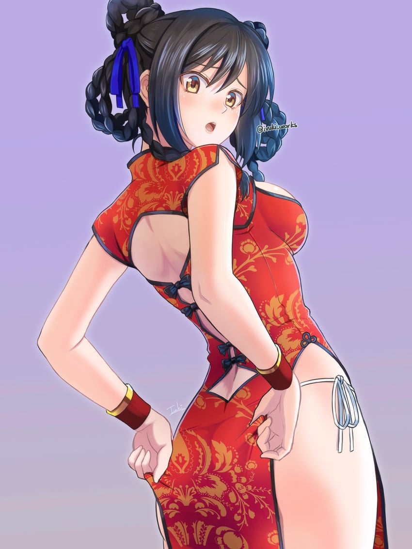 二次元插画 1名女孩 整理衣服 作者名 露背 黑发