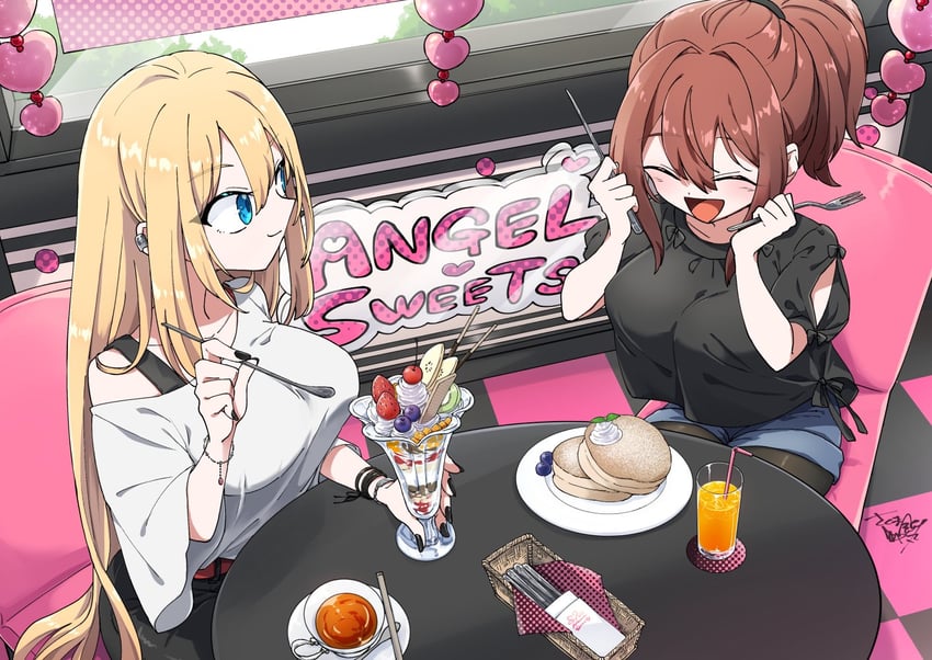原创 2名女孩 :D 微笑 腰带 黑裤子
