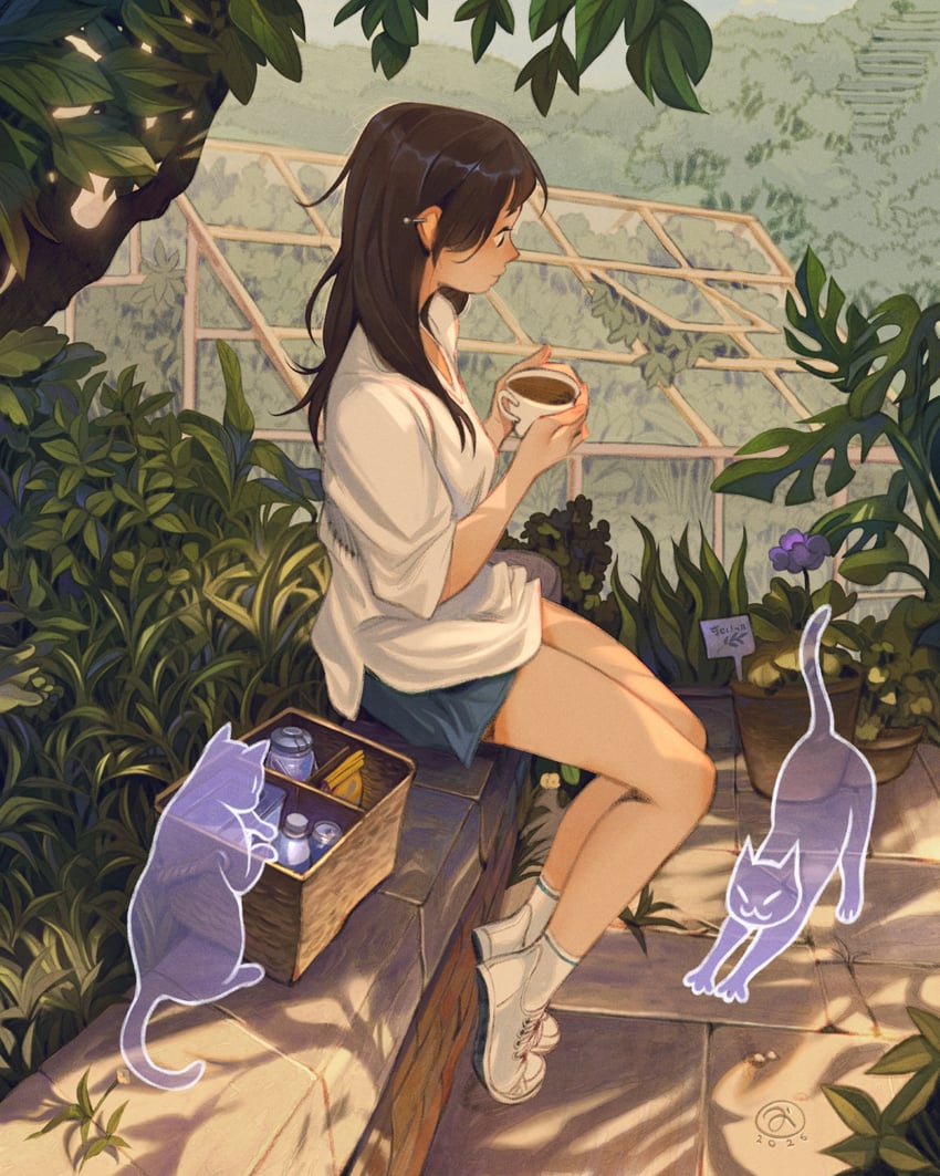原创 1名女孩 篮子 蓝色短裤 棕发 猫