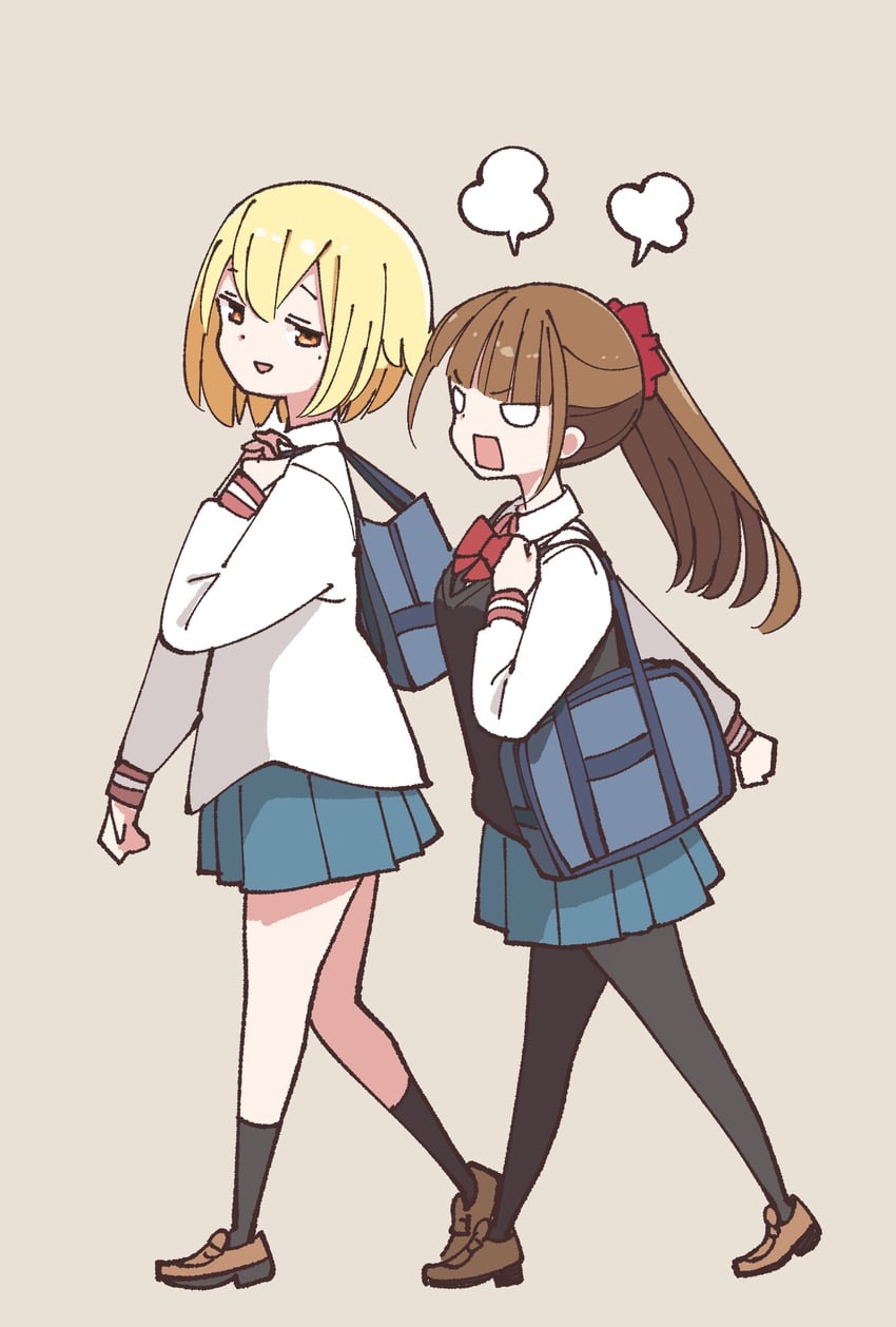 一个人的○○小日子、本庄阿露、砂尾奈子 2名女孩 包 黑色连裤袜 黑袜 黑色马甲