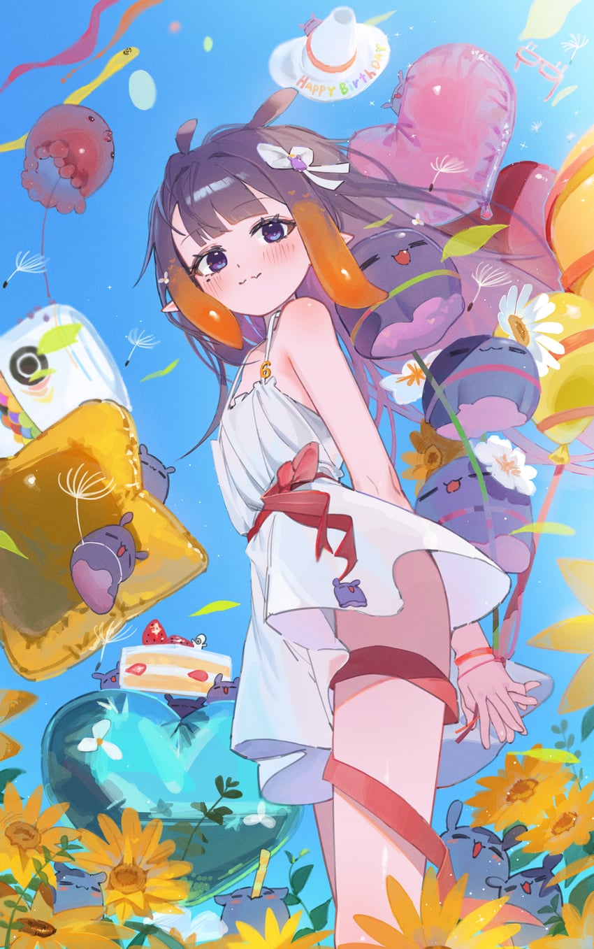 Hololive、Hololive英语、一伊那尔栖 1名女孩 双手背在身后 气球 蓝天 蛋糕