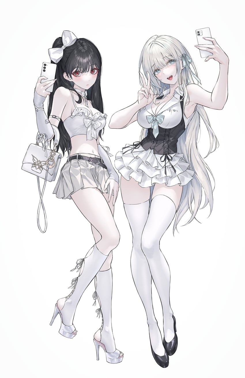 原创 2名女孩 :D 手臂带 手放在腿上 腋下