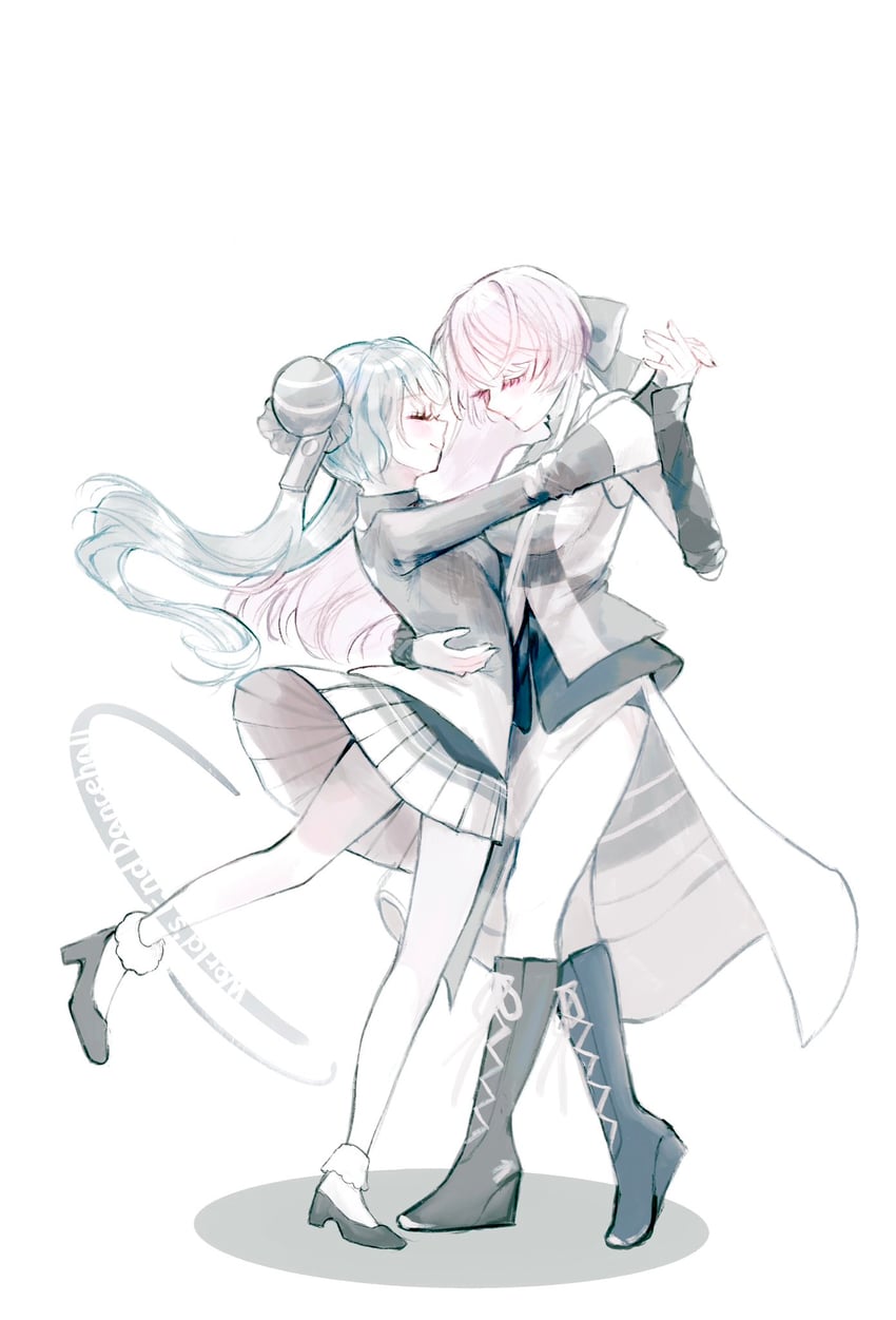 VOCALOID、世界终结舞厅、初音未来 2名女孩 水色发 搂着他人的背 裸腿 黑色靴子