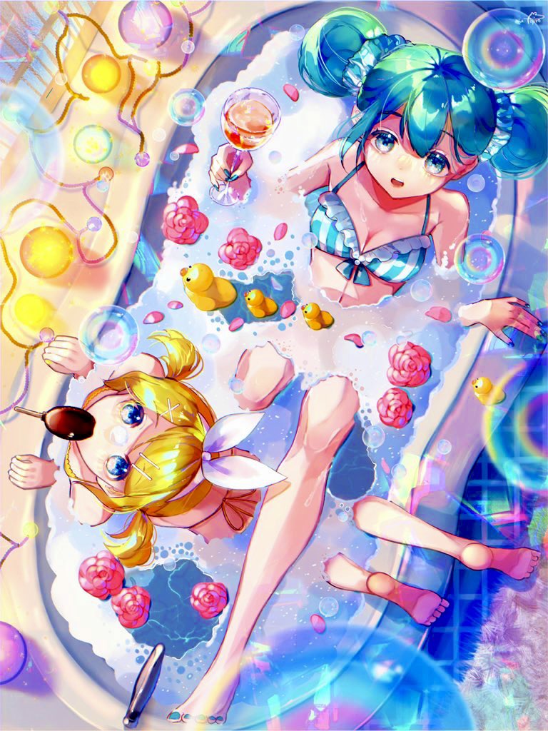 VOCALOID、初音未来、镜音铃 2名女孩 气泡 替换服装 不同发型 水色发