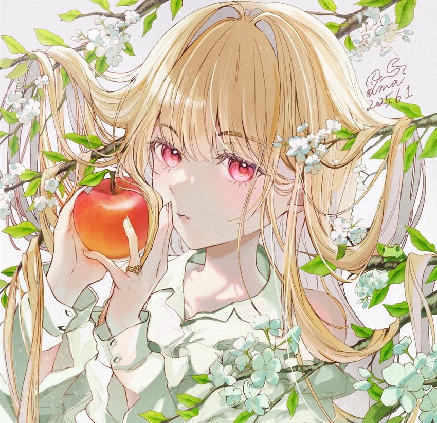 原创 1名女孩 苹果 金发 树枝 服装镂空