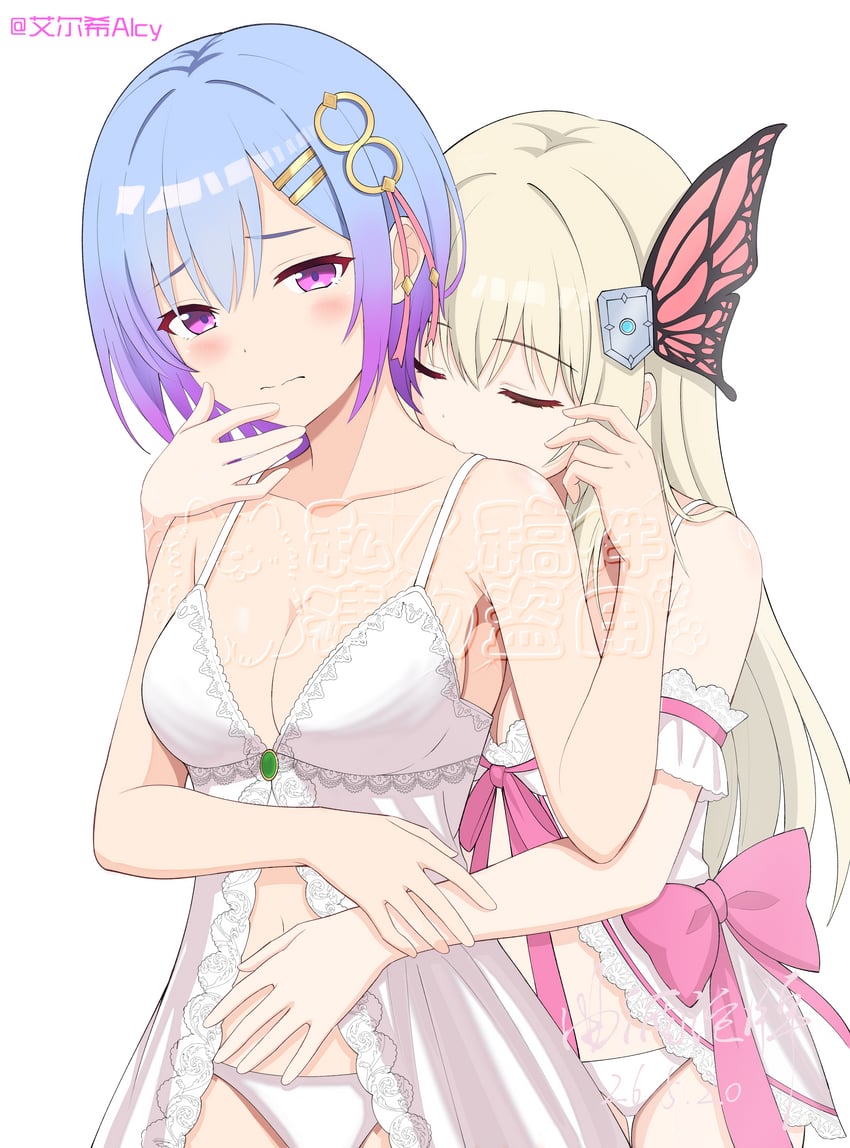 原创 2名女孩 娃娃装睡衣 金发 蓝发 脸红