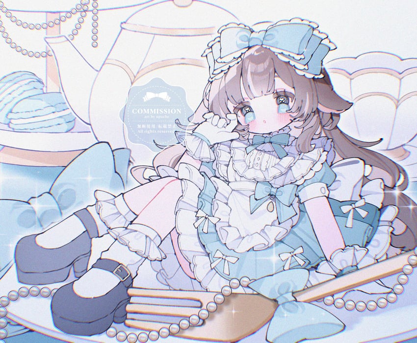 原创 1名女孩 围裙 蓝色蝴蝶结 蓝色领结 蓝色连衣裙