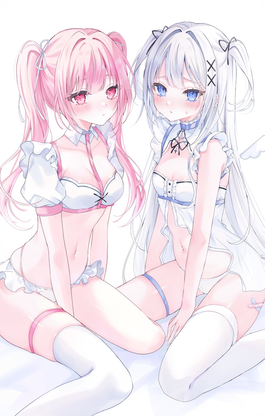 原创 2名女孩 天使翅膀 露肩 黑色丝带 蓝色项圈