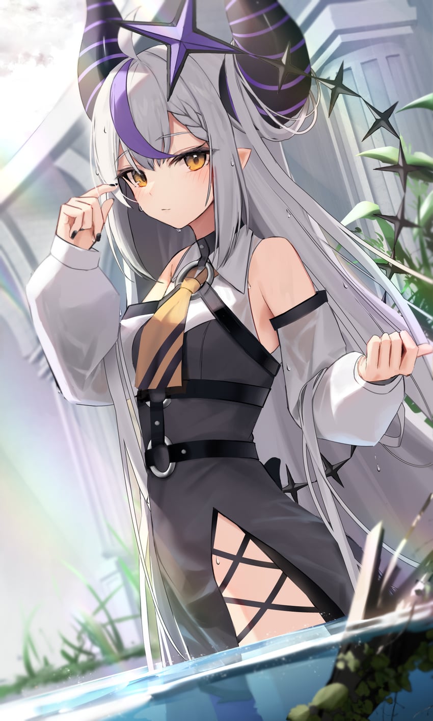 Hololive、拉普拉斯·达克尼斯 1名女孩 露肩 黑色连衣裙 黑色指甲 脸红