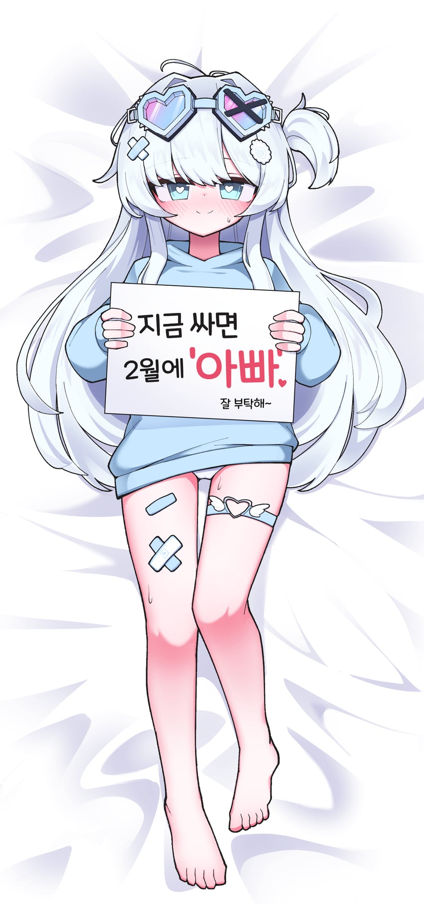 原创 1名女孩 赤脚 床单 蓝眼 抱枕 (载体)