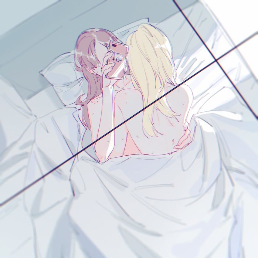 原创 2名女孩 鸟瞰图 金发 棕发 手机