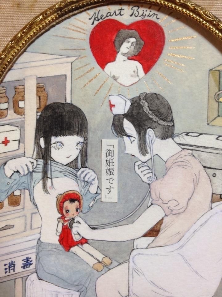 原创 2名女孩 黑发 蓝色衬衫 齐刘海 椅子