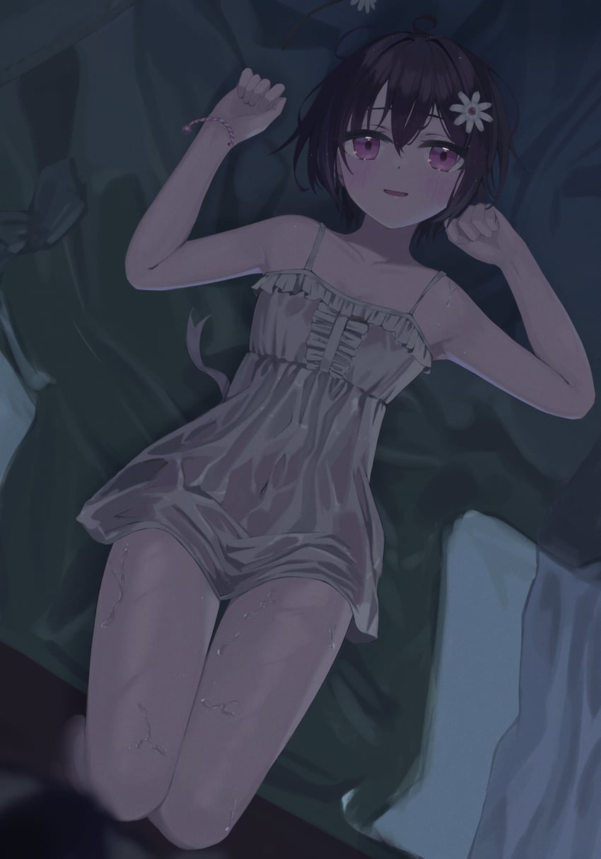原创 1名女孩 露肩 黑发 脸红 连衣裙