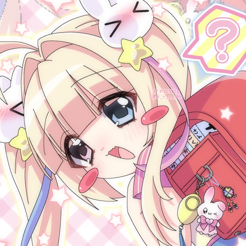 原创 1名女孩 2000年代风格 猫脸笑 闭眼挤眼 问号