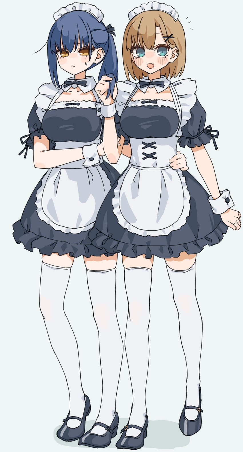 原创 2名女孩 :D 围裙 黑色连衣裙 蓝眼