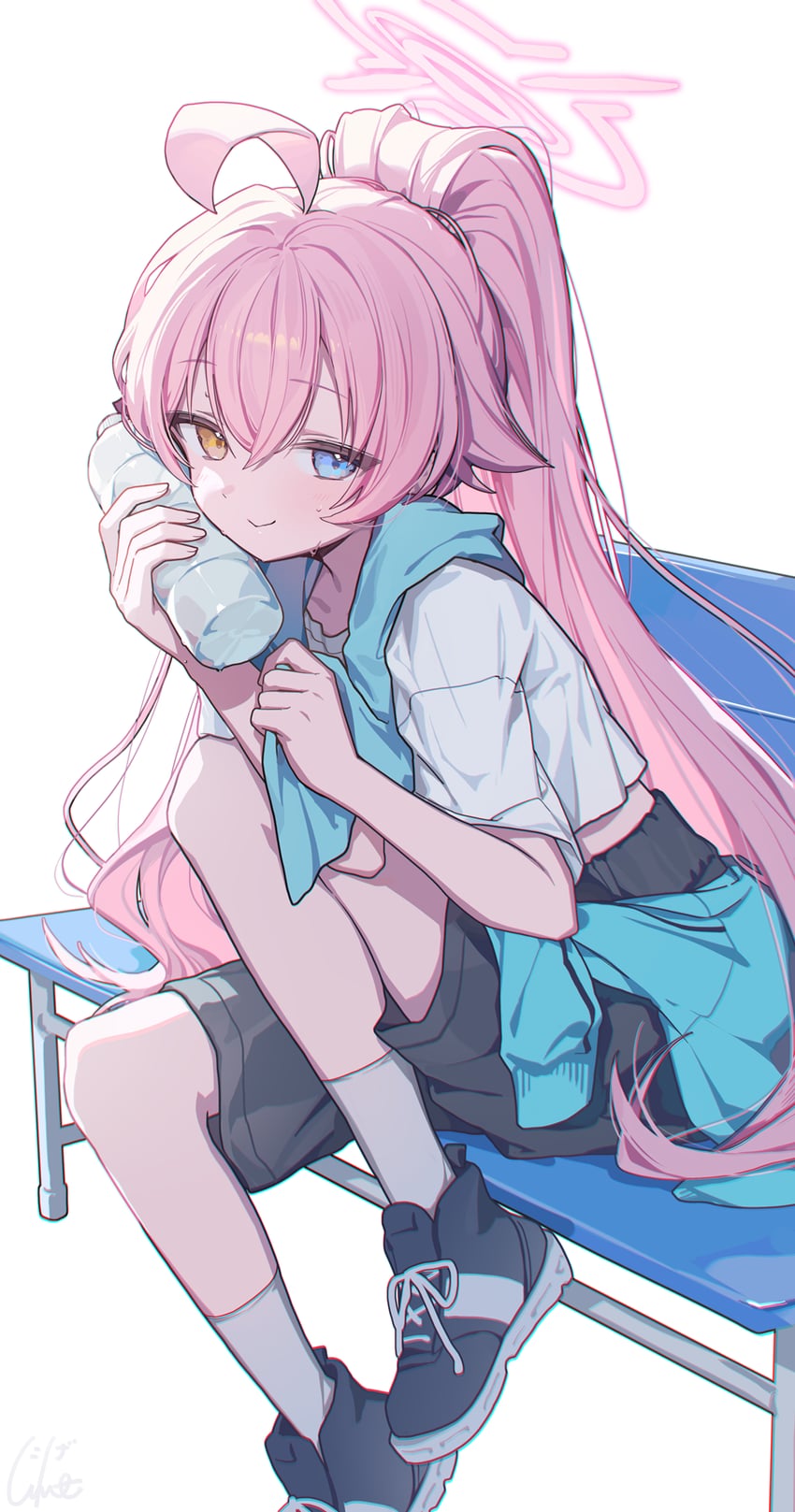 蔚蓝档案、星野 (碧蓝档案) 1名女孩 呆毛 黑色短裤 蓝眼 脸红