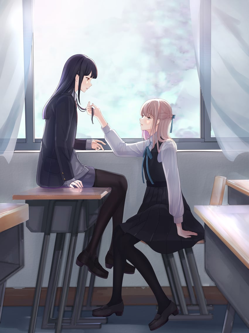 原创 2名女孩 水蓝色蝴蝶结 手臂放在侧边 黑发 黑色夹克
