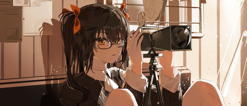 原创 1名女孩 黑发 照相机 有领衬衫 眼镜