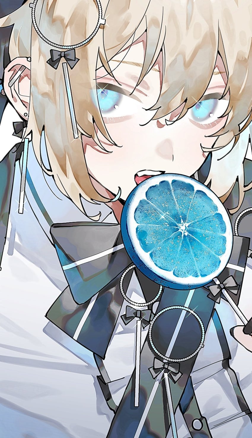 原创 1名男孩 杠铃穿刺 黑色蝴蝶结 黑色蝶形领结 金发