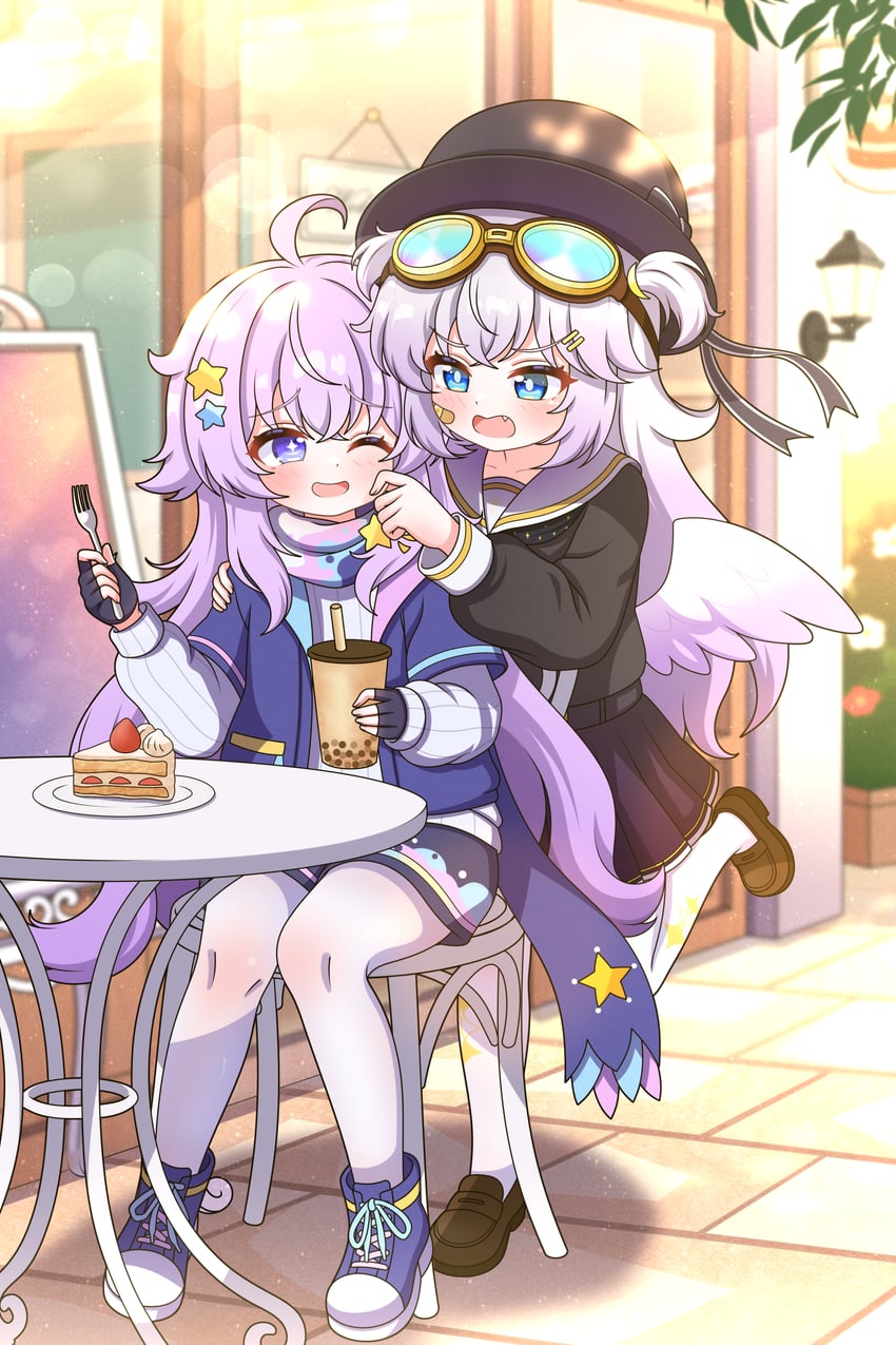 原创 2名女孩 创可贴 脸上的创可贴 黑色手套 黑帽子