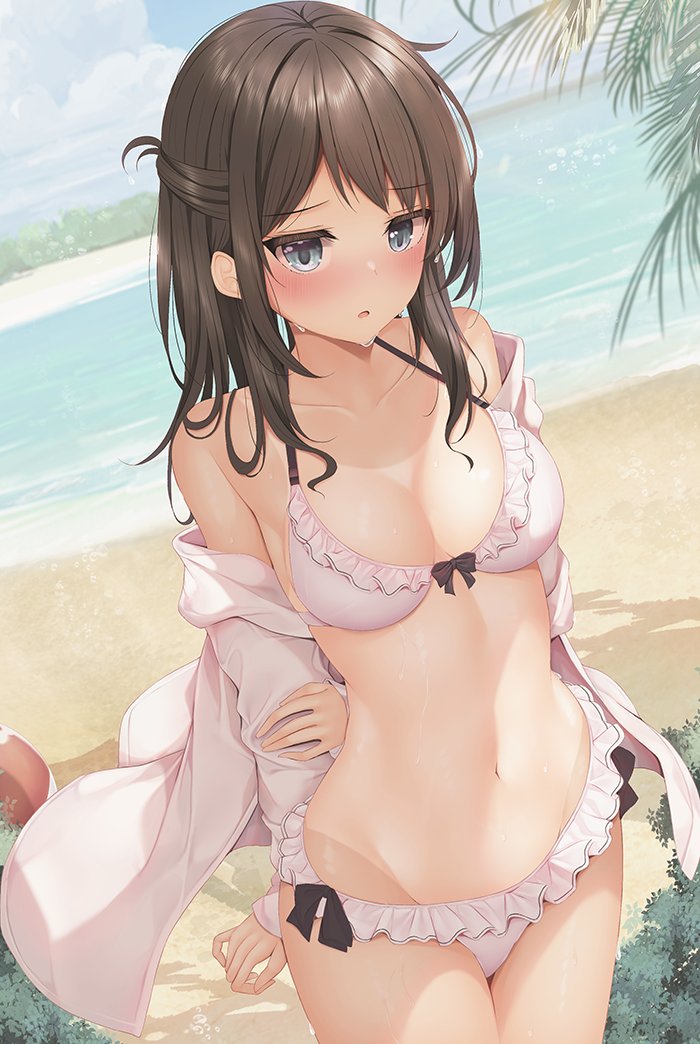 原创 1名女孩 手放在背后 球 海滩 沙滩球