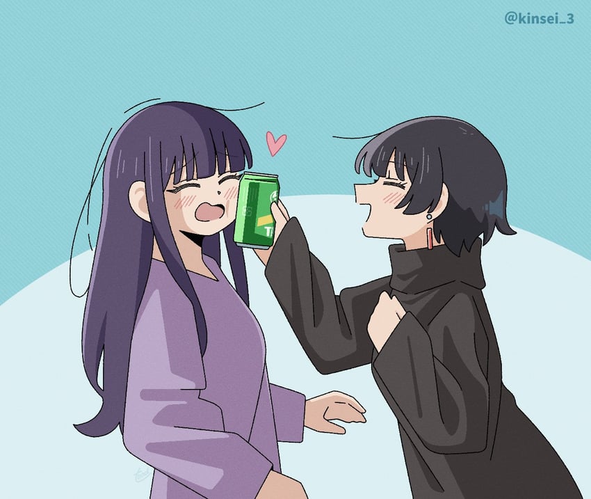 神稻牡丹：醉态如百合之花、张君兰、郡上奏 2名女孩 啤酒罐 黑发 黑色毛衣 蓝色背景