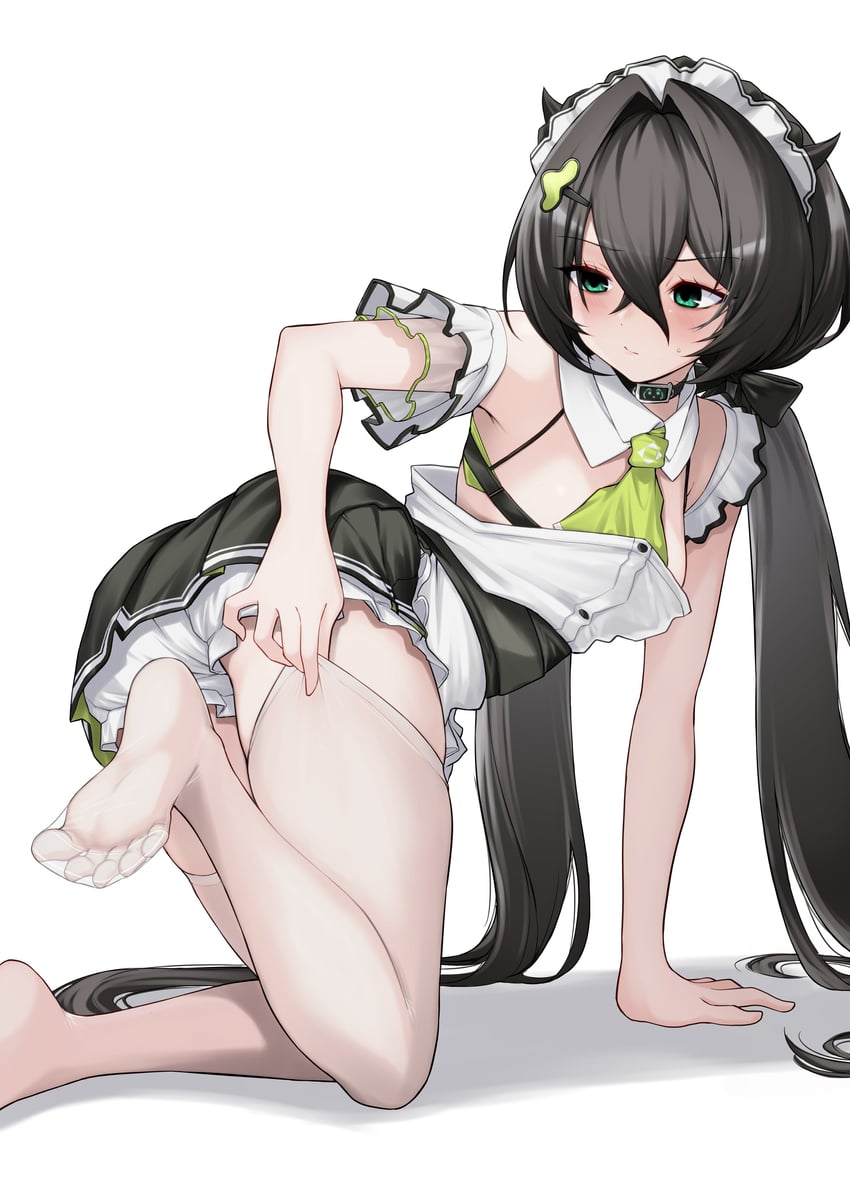 胜利女神：妮姬、特罗尼(胜利女神：妮姬)、特罗尼（甜心舞步）（妮姬） 1名女孩 整理衣服 四肢着地 围裙 阿斯科特领巾