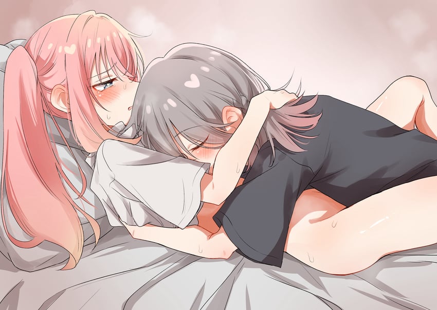 原创 2名女孩 腿间 黑衬衫 脸红 没穿下装
