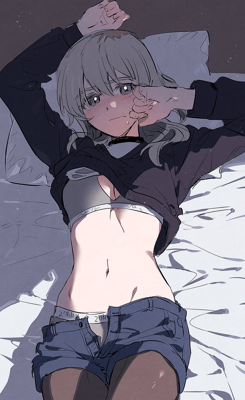 少女乐队的呐喊、河原木桃香 1名女孩 举起双手 黑色连裤袜 黑色毛衣 蓝色短裤