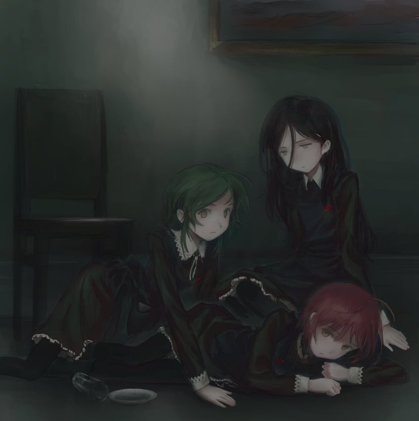 Z.A.T.O. // 我爱这世界的一切、艾莎·舒比娜、伊拉·格拉切夫斯卡娅 3人女子 围裙 手臂支撑 黑色围裙 黑色连衣裙