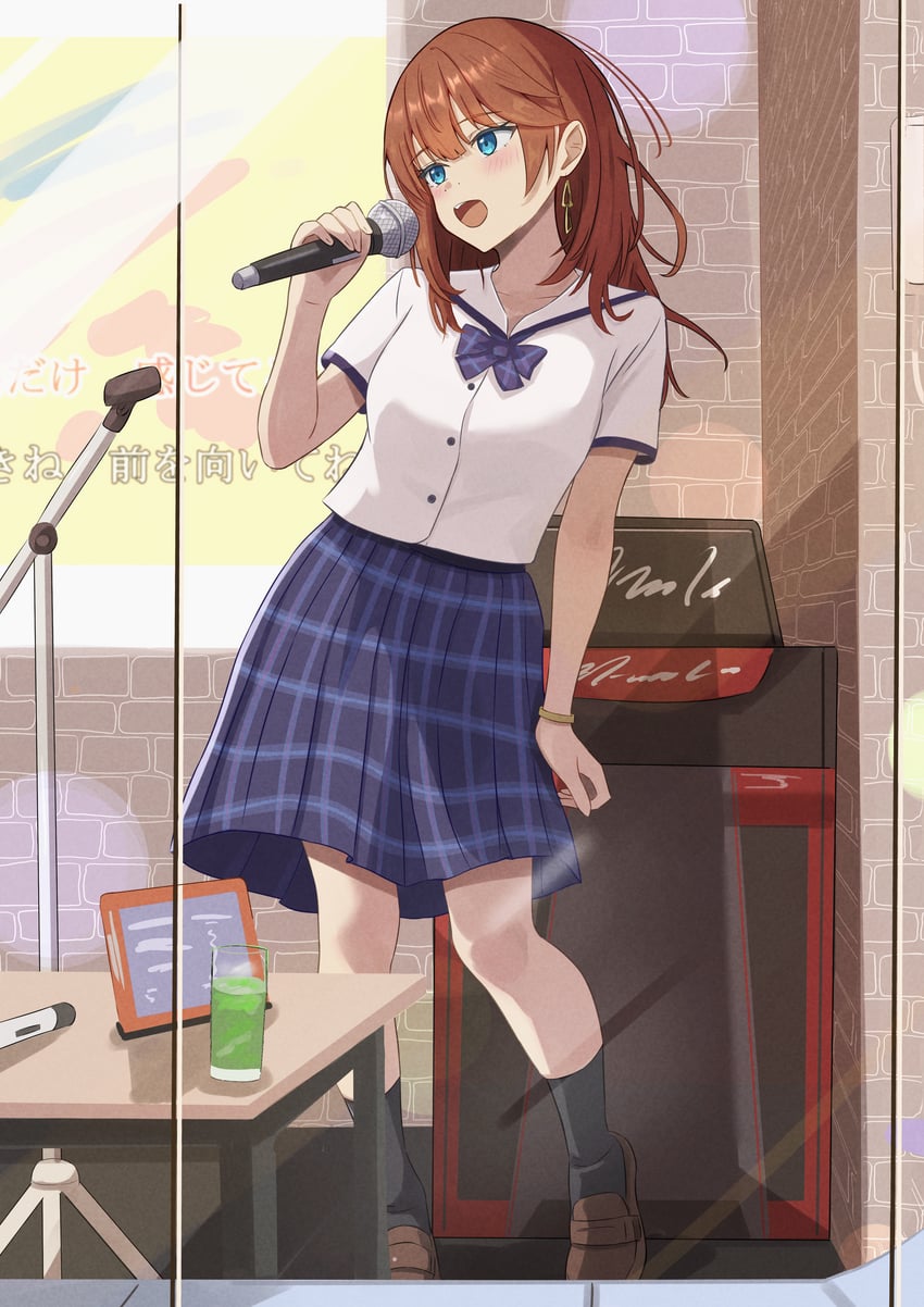 CUE!、读音美春 1名女孩 黑袜 蓝眼 脸红 棕发