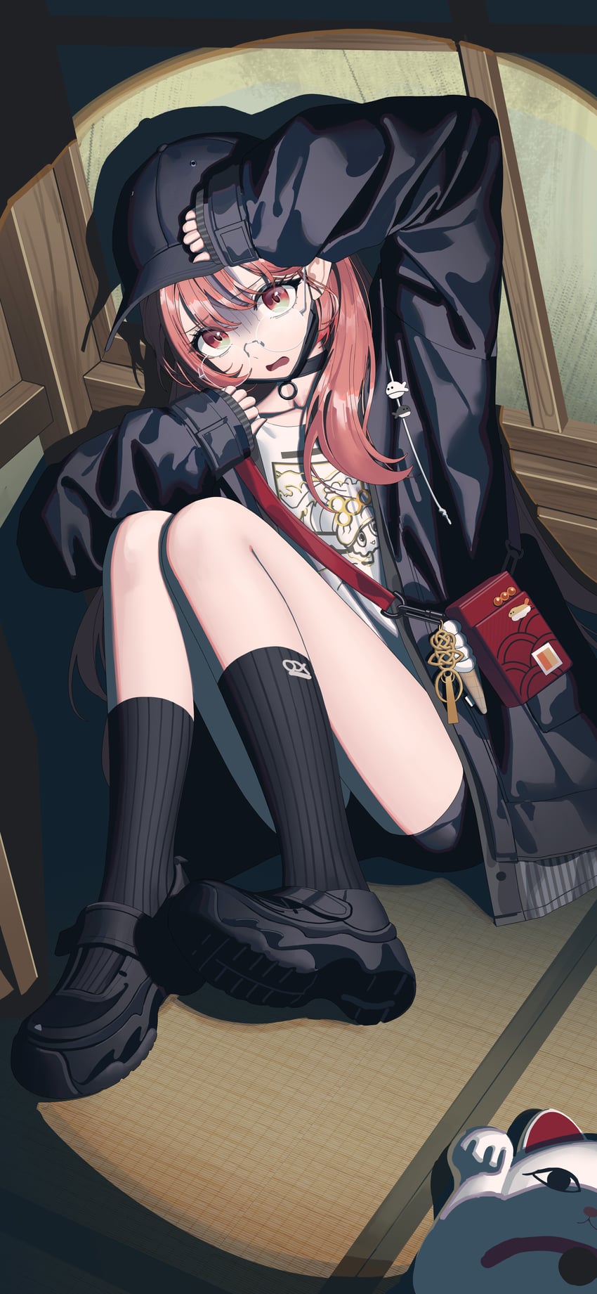 明日方舟、榛果 (明日方舟)、春雪 (休闲) (明日方舟) 1名女孩 棒球帽 黑帽子 黑色夹克 黑鞋