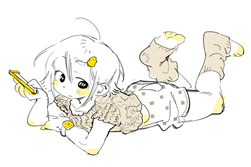 原创 1名女孩 脸红 手机 小孩 进食
