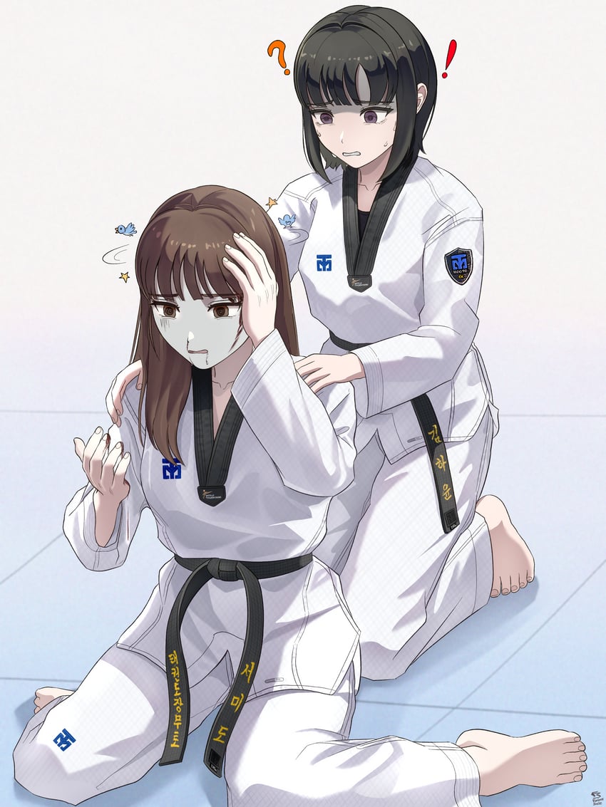 原创 2名女孩 赤脚 血 道服 战斗