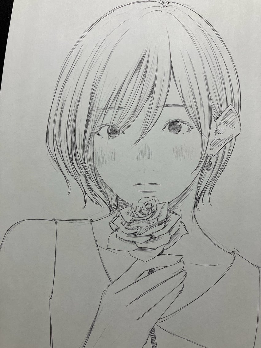 原创 1名女孩 闭嘴 耳环 花 灰度