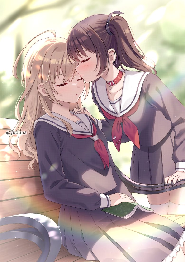原创 2名女孩 黑色指甲 黑色水手服 黑衬衫 黑色裙子