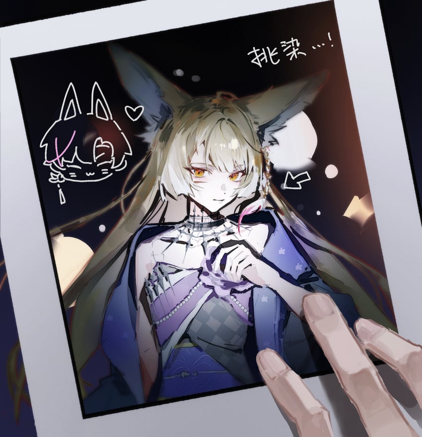 明日方舟、铃兰 (档案名)、铃兰 (焦点之外) (明日方舟) 1名女孩 1个其他角色 兽耳毛 兽耳 箭头（符号）