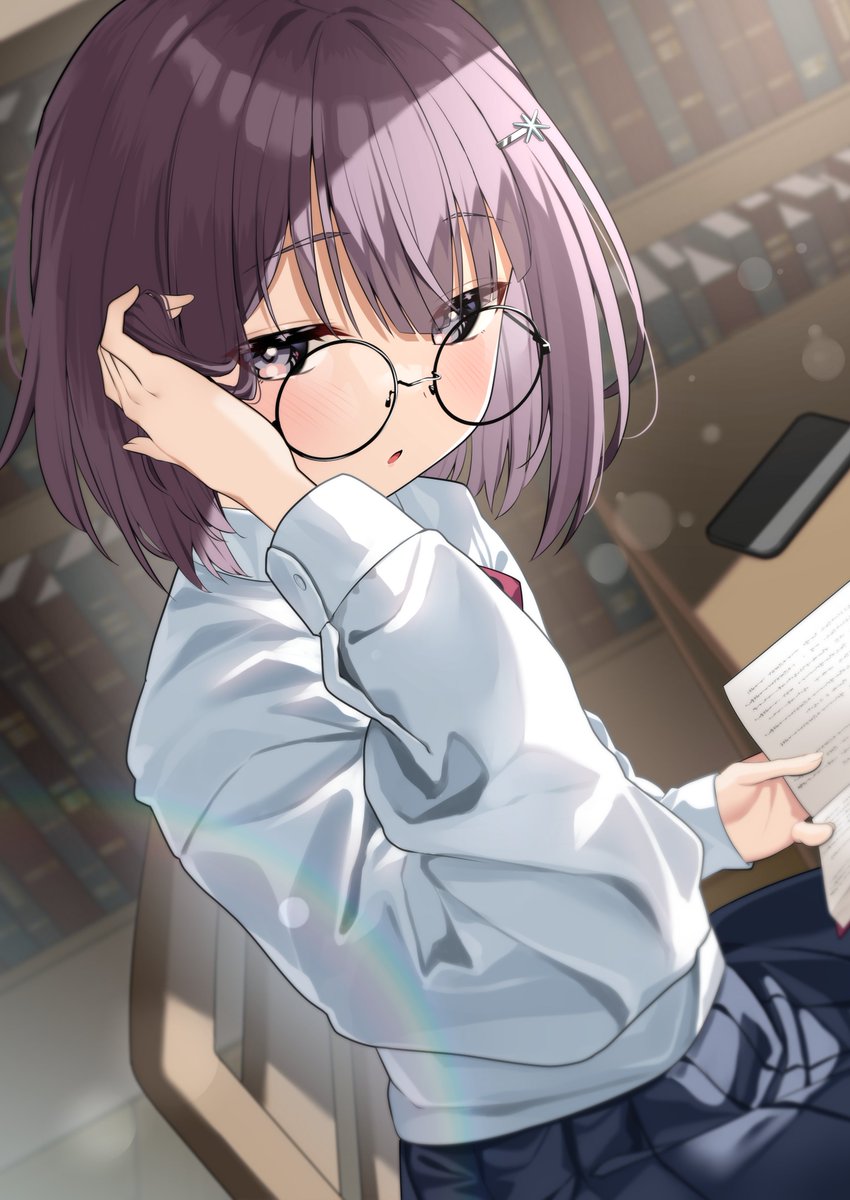原创 1名女孩 黑框眼镜 蓝裙子 脸红 波波头