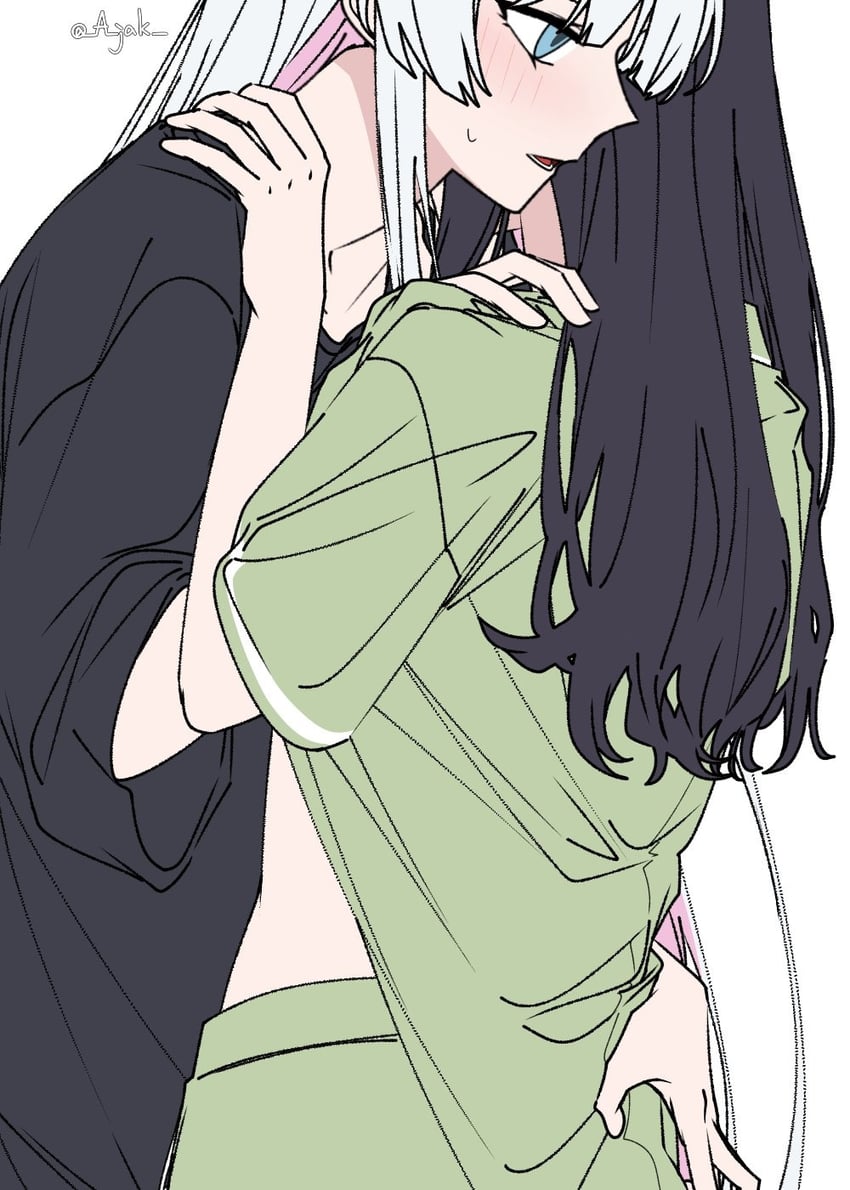 超辉夜姬!、留奈美八千代、坂寄伊吕波 2名女孩 黑发 黑衬衫 蓝眼 脸红