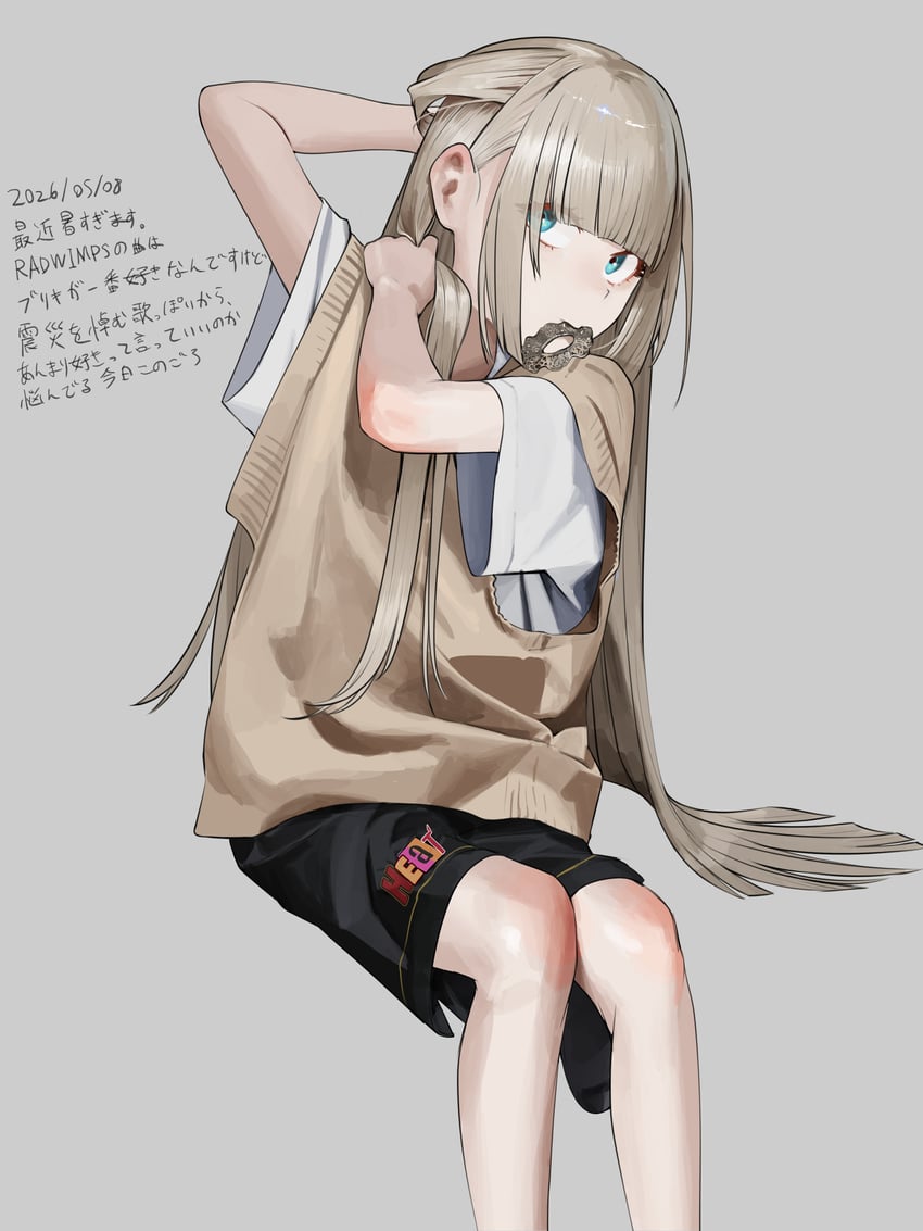原创 1名女孩 黑色短裤 金发 蓝眼 齐刘海