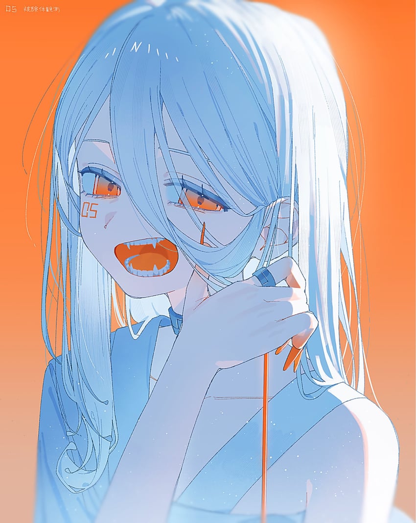 原创 1名女孩 尖牙 指甲 举手 珠宝