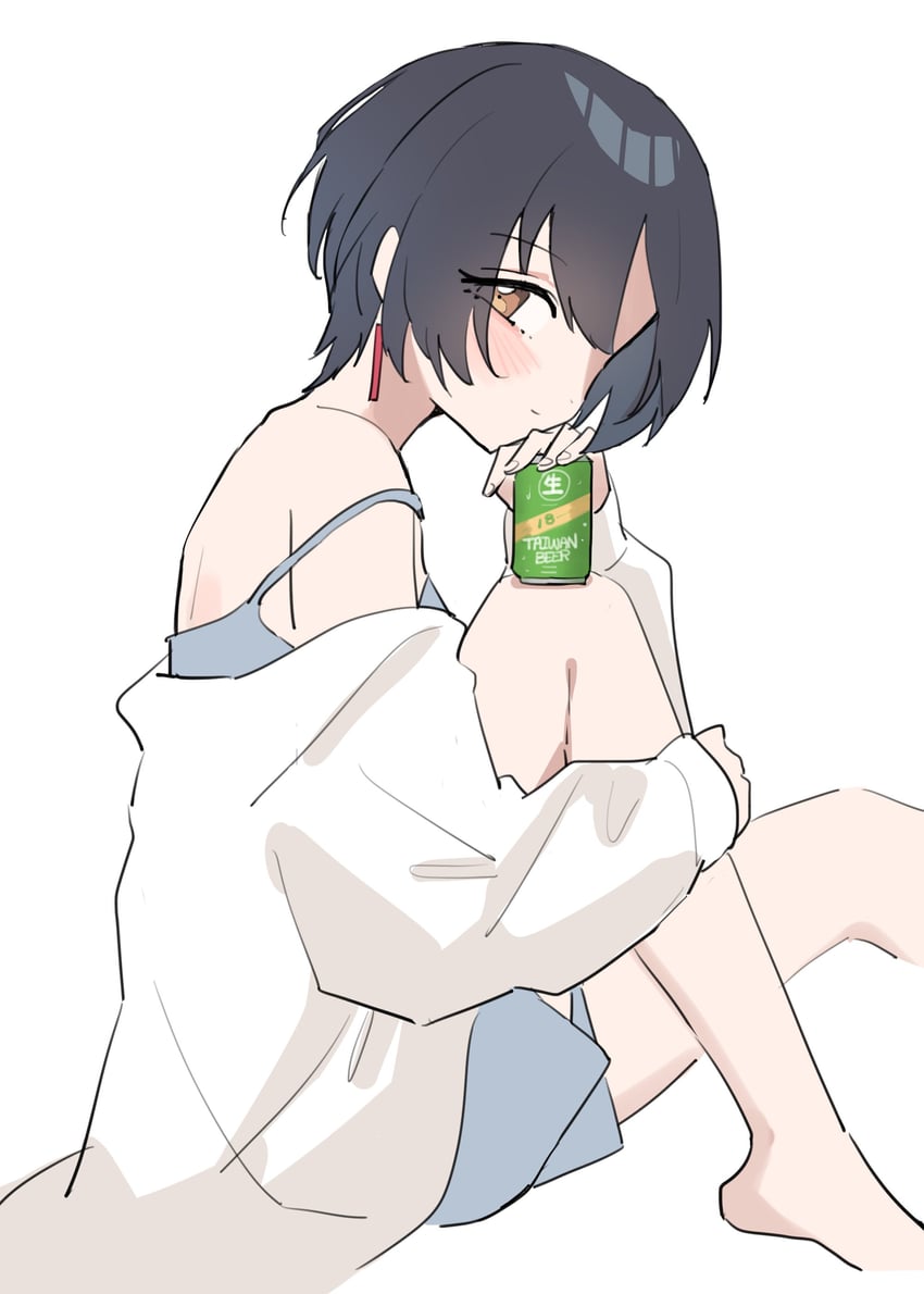 神稻牡丹：醉态如百合之花、taiwan beer、张君兰 1名女孩 赤脚 啤酒罐 黑发 蓝色吊带背心