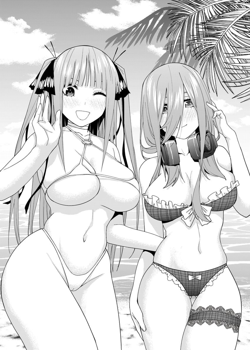 五等分的新娘、中野三玖、中野二乃 2名女孩 裸臂 露肩 海滩 比基尼