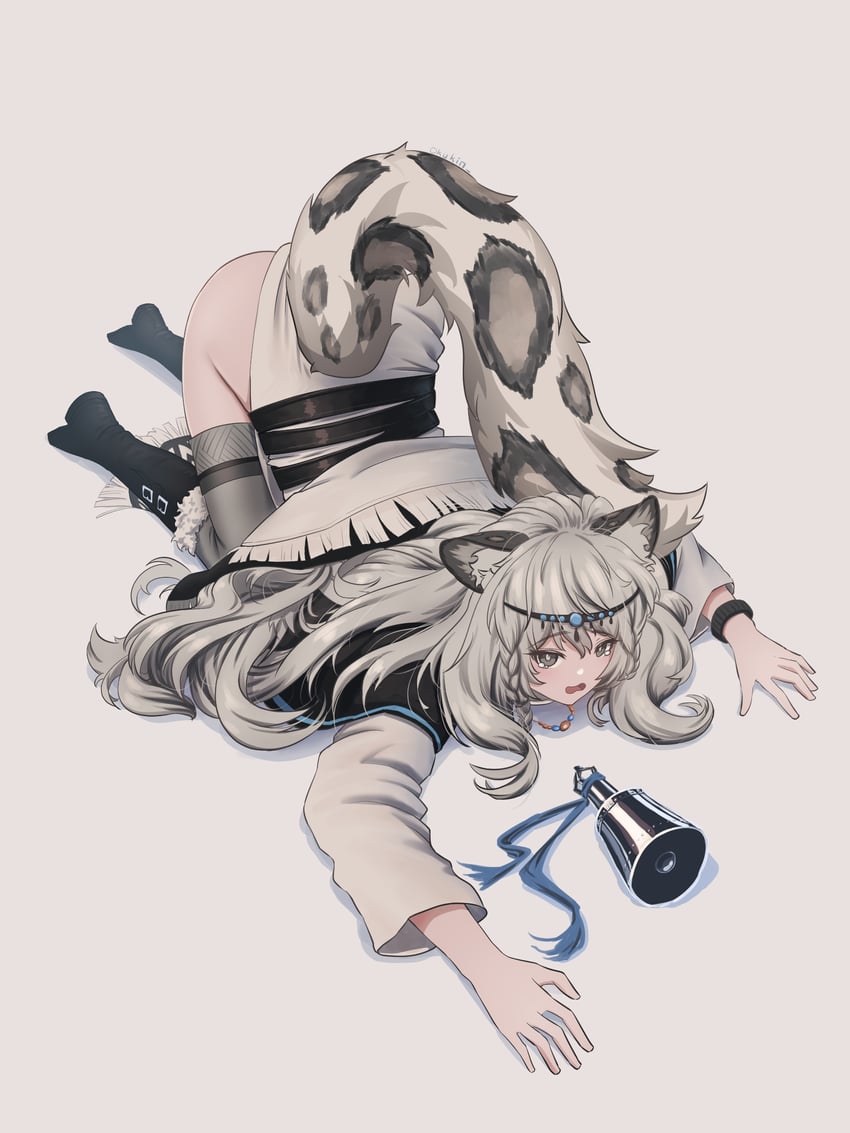 明日方舟、初雪 (明日方舟) 1名女孩 四肢着地 兽耳毛 兽耳 珠子项链