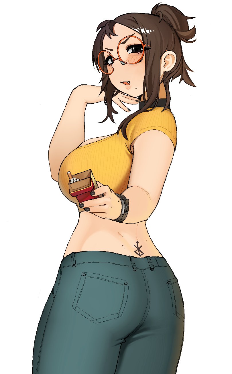原创 屁股 乳房 棕发 烟盒 露脐短衫