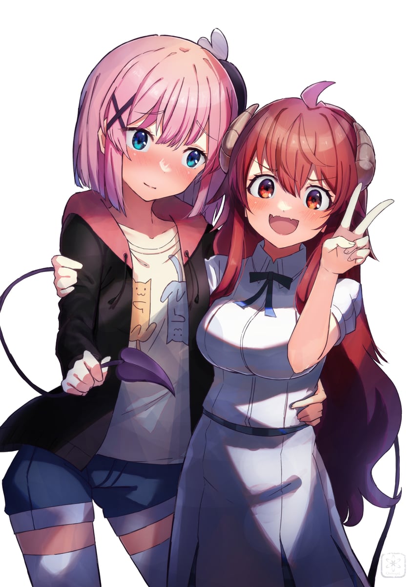 街角魔族、千代田桃、吉田优子 2名女孩 :D 呆毛 动物花纹 搂着他人的腰