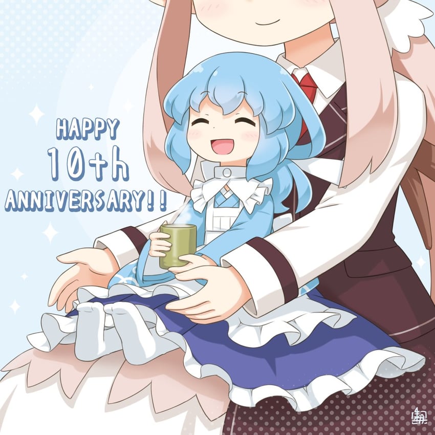 原创、elsie (kitagawa suigetsu)、艾丝塔尼亚 2名女孩 微笑 围裙 作者标志 蓝色背景