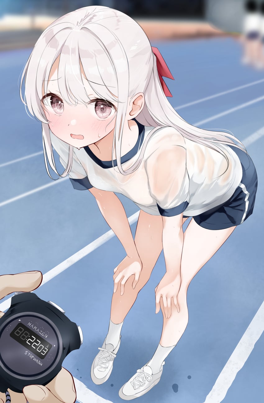 原创 1名女孩 蓝色短裤 模糊 模糊背景 脸红